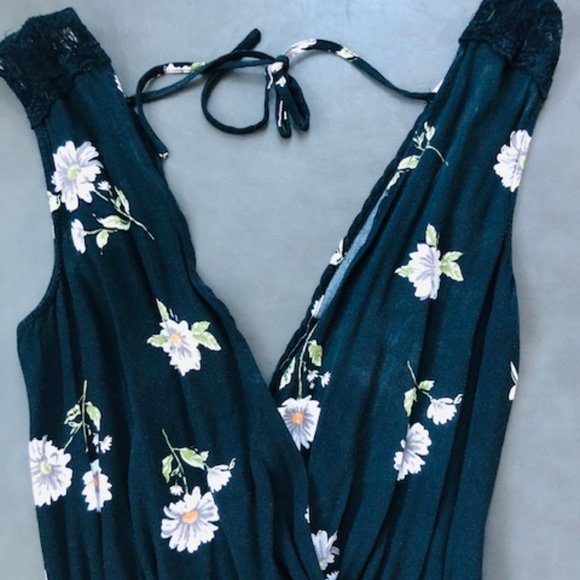 Forever 21 Black Daisy Romper X-Small - Picture 2 of 6